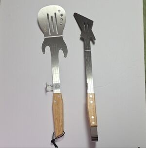 Dolly Partom Natural Wood Handle  Guitar Turner & Tongs Set